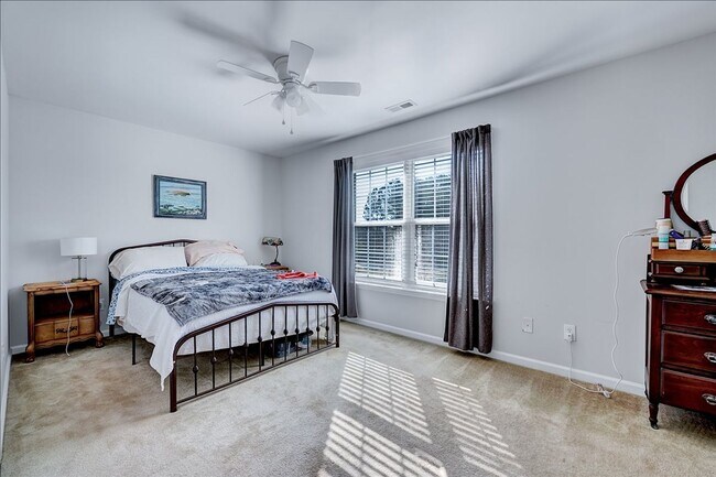 Building Photo - 2BR/2.5BA Clayton Townhouse