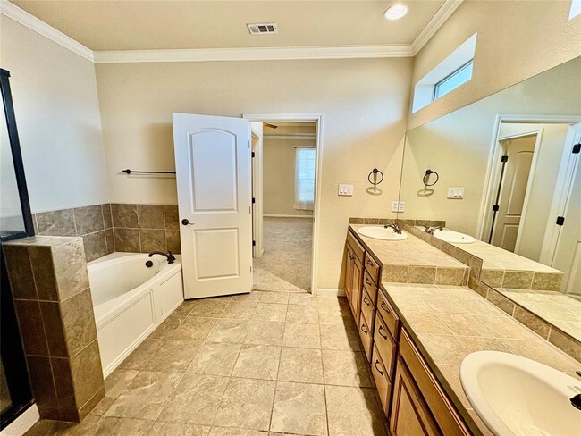 Building Photo - 15210 Falcon Dr