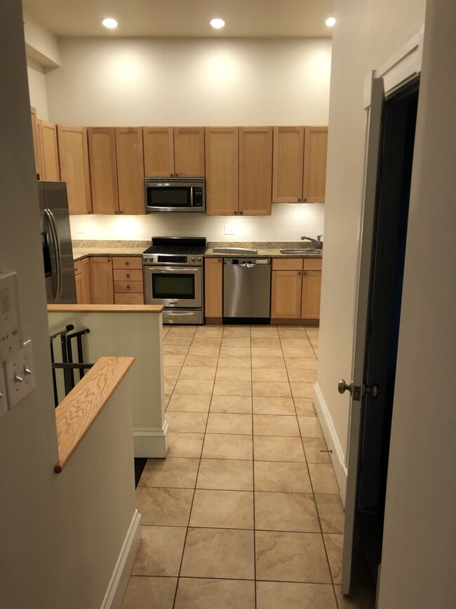 Primary Photo - 509 Cathedral St