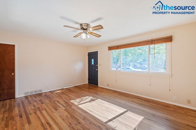 Building Photo - Students Welcome! 3 Bedroom Ranch with Big Back Yard