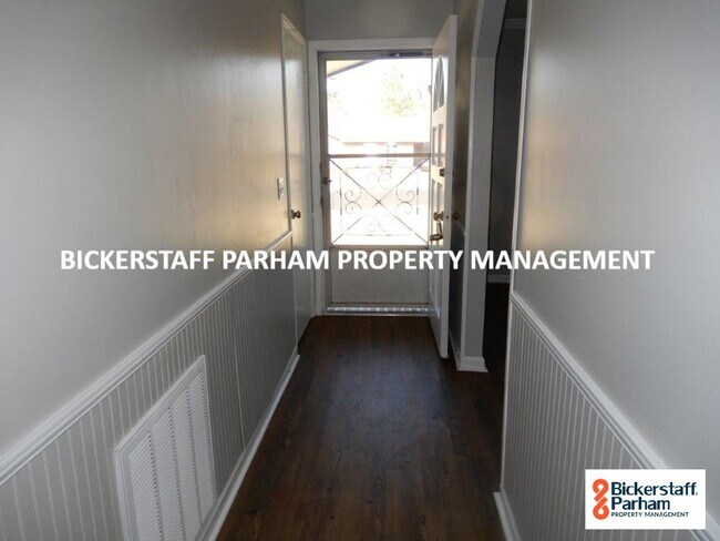 Building Photo - Brick Home Located Off Of Schatulga Rd! Wi...