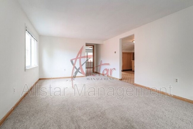 Building Photo - 4902 E 109th St