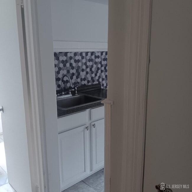 Building Photo - 274 Main St