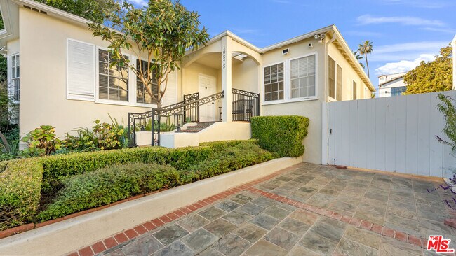 Building Photo - 10575 Holman Ave