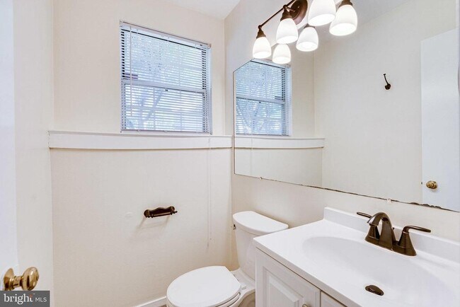 Building Photo - 2374 Hunters Square Ct