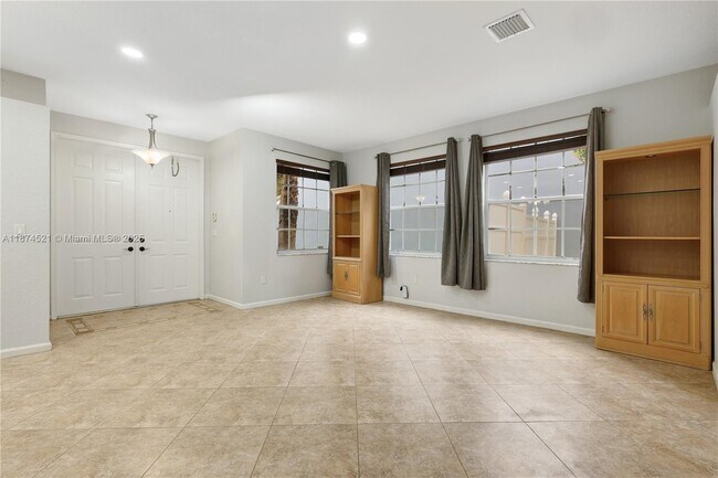 Building Photo - 2658 Sawyer Terrace
