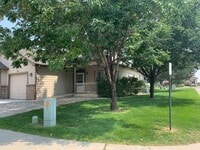 Building Photo - Beautiful 2 Bedroom + Loft  End Unit Townhome in Loveland!