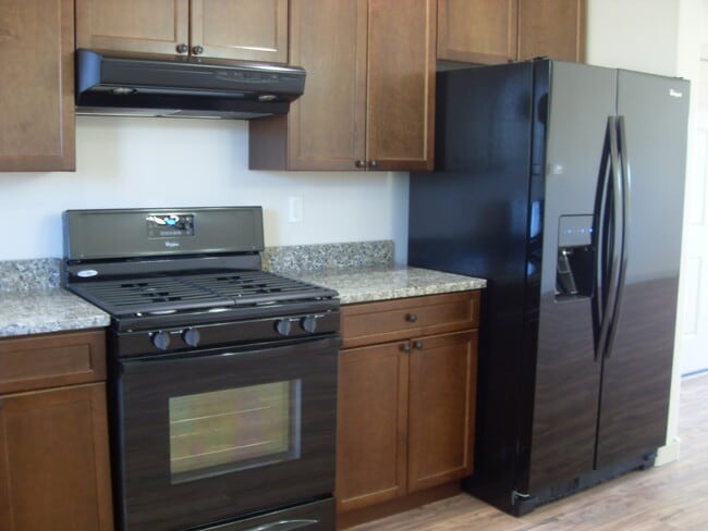 Building Photo - Unfurnished 3 Bedroom Home in Lake Hatcher