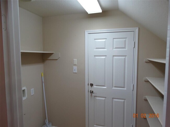 Building Photo - 2414 Gwenfair Dr