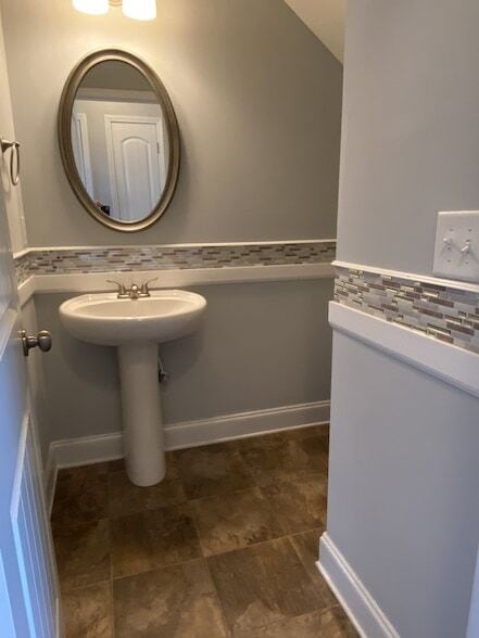 Building Photo - 548 Magnolia Dr