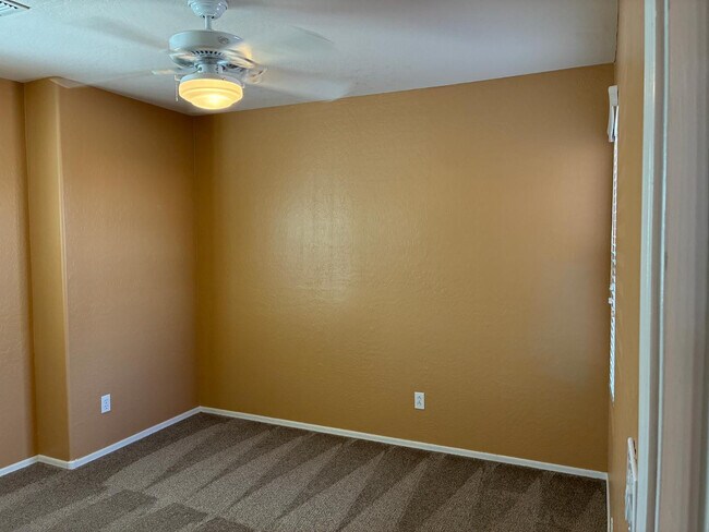 Building Photo - 12053 N 141st Dr