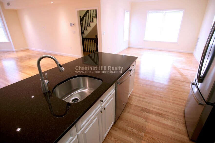 Building Photo - 15 Langdon St