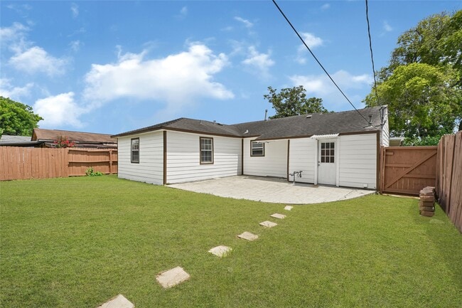Building Photo - 3302 Stallings Dr