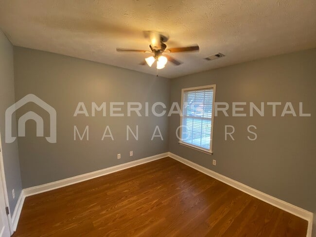 Building Photo - 6253 Sycamore Dr