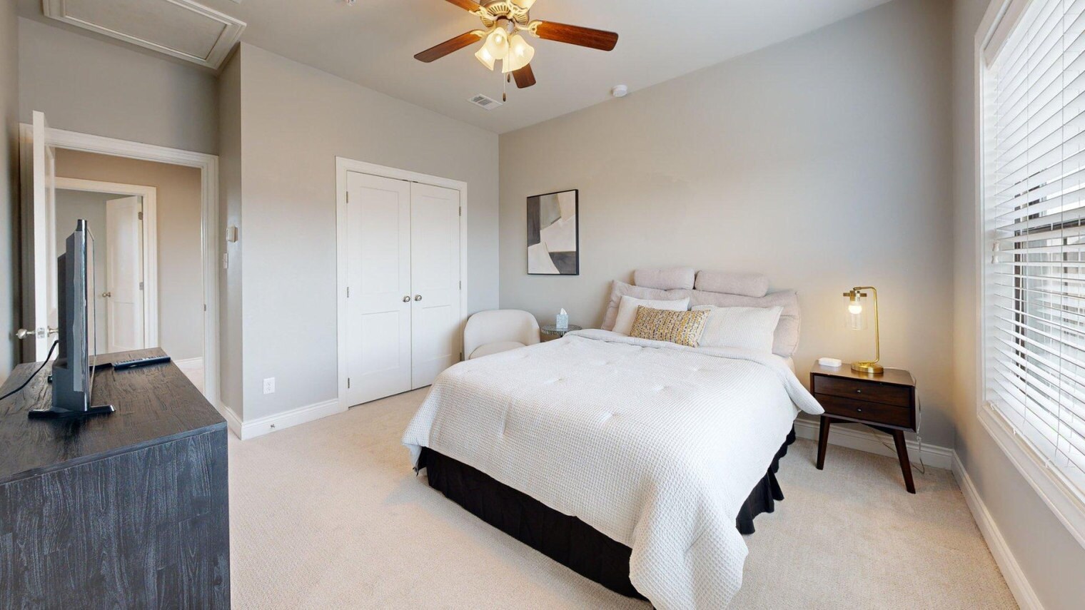 Building Photo - 636 Clay St