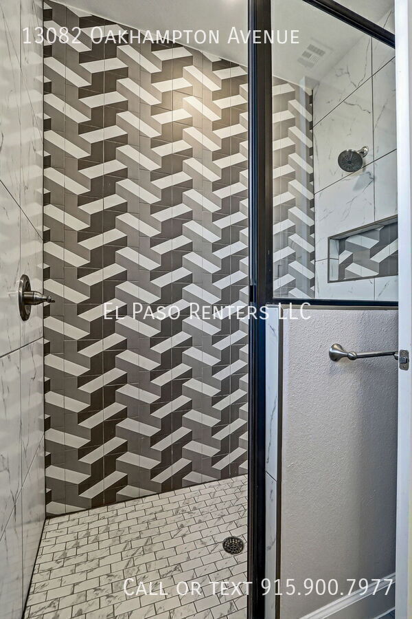 Building Photo - 13082 Oakhampton Ave