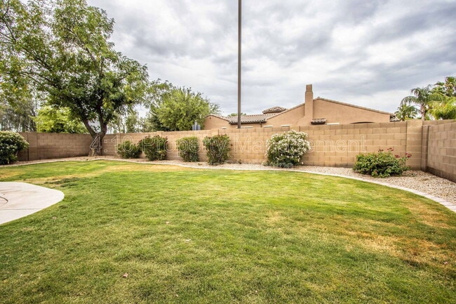 Building Photo - 1944 W Canyon Way