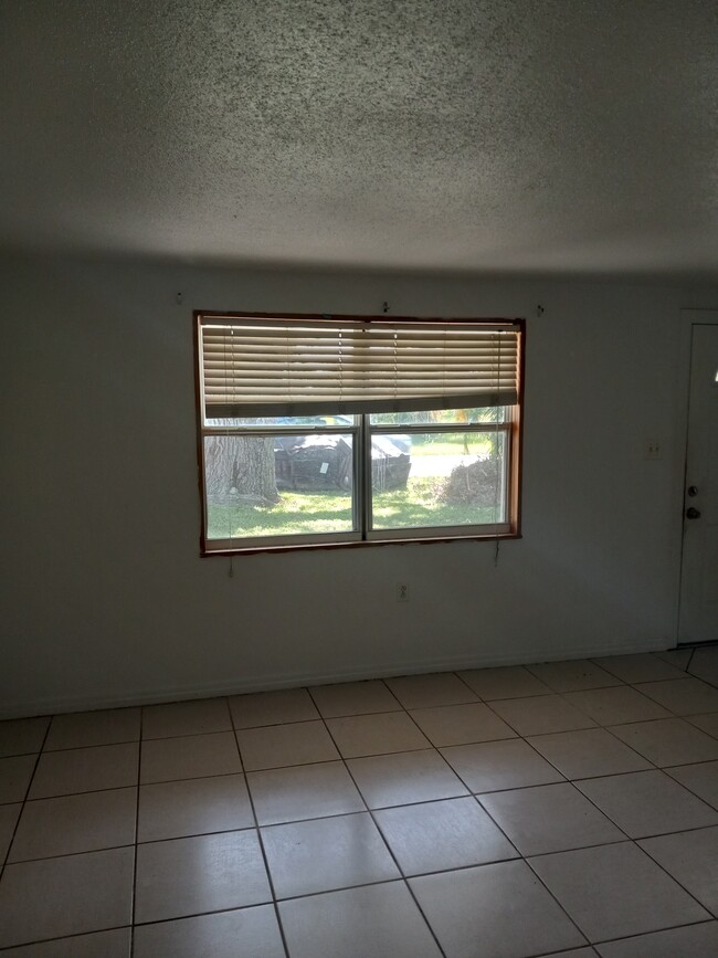 Building Photo - 10809 Scenic Dr