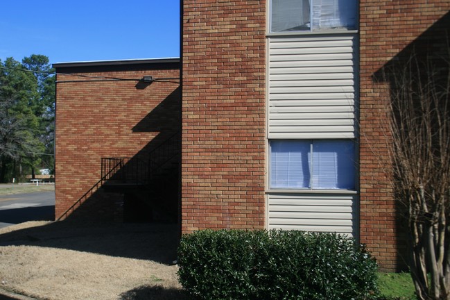 Building Photo - The Courtyard at Monroe