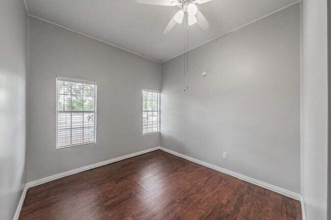 Building Photo - 401 S Anglin St