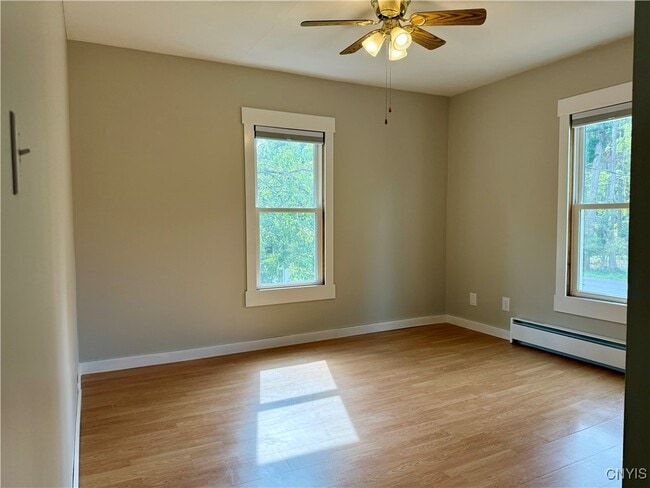 Building Photo - 37 White St