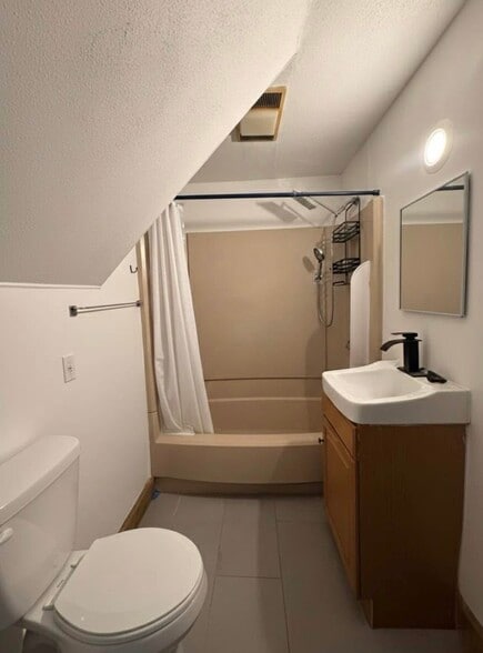 Building Photo - 61 Kimberly Ave