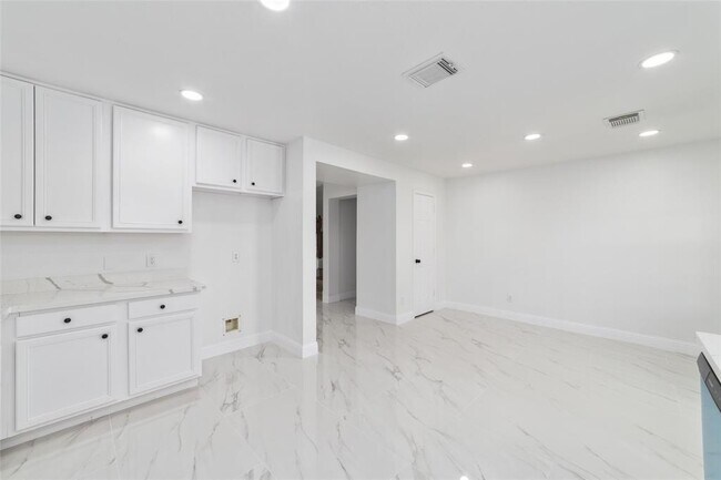 Building Photo - 13106 Cres Manor Ln