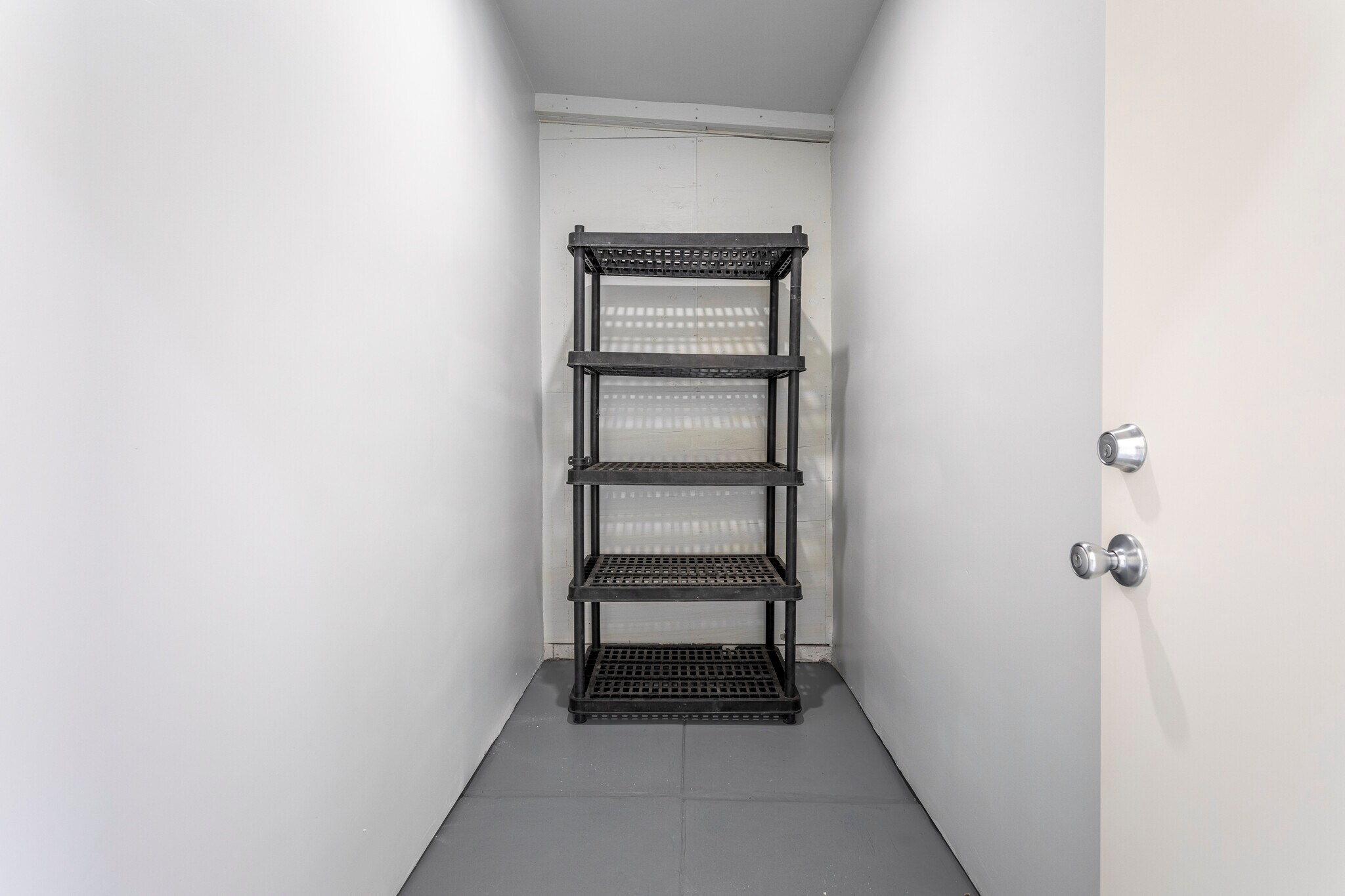 locking storage unit - 1431 Maltman Ave