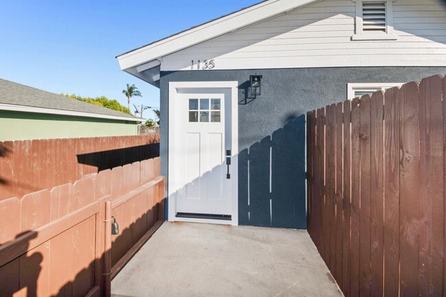 Building Photo - 3/2 Remodeled Home with Large Fenced Yard