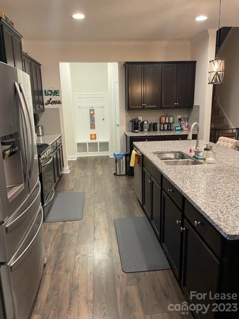 Building Photo - 4 bedrooms 3 bath town home in amenity fil...