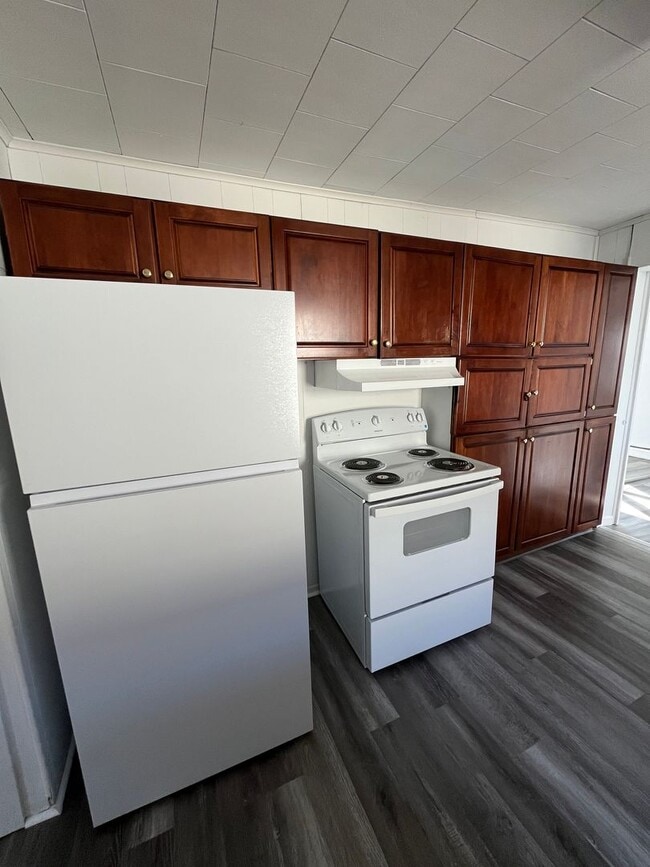 Building Photo - 3 Bedroom, 2 Bathroom Single Family Home i...