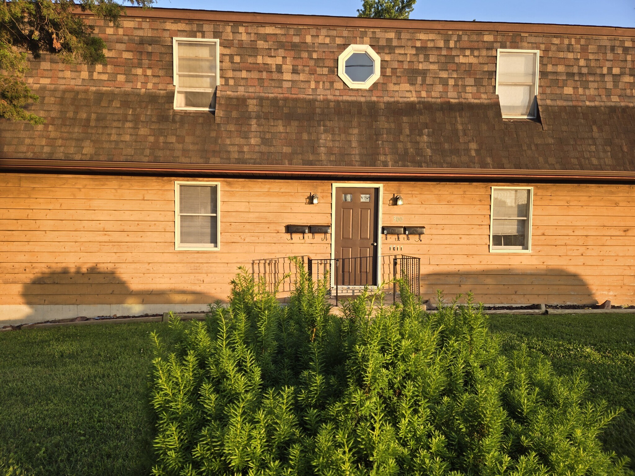 Building Photo - 300 E Church St