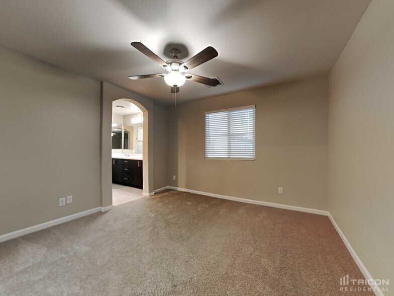 Building Photo - 12555 W Hummingbird Terrace