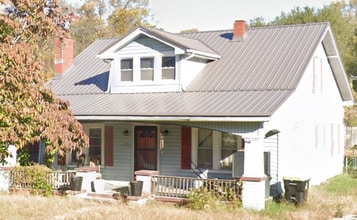 Building Photo - 717 Fourth St NE