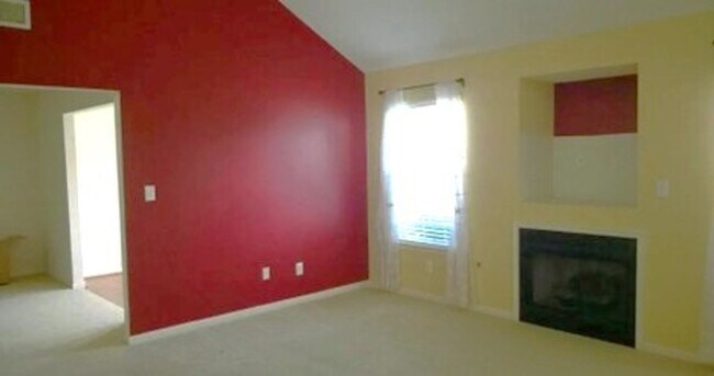 Building Photo - 2 bedroom/2 bathroom- Westgate at Williamsburg