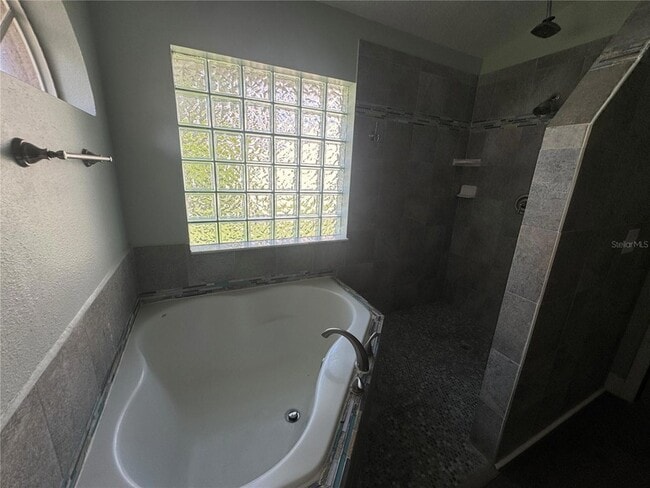 Building Photo - 10941 Mill Pond Way