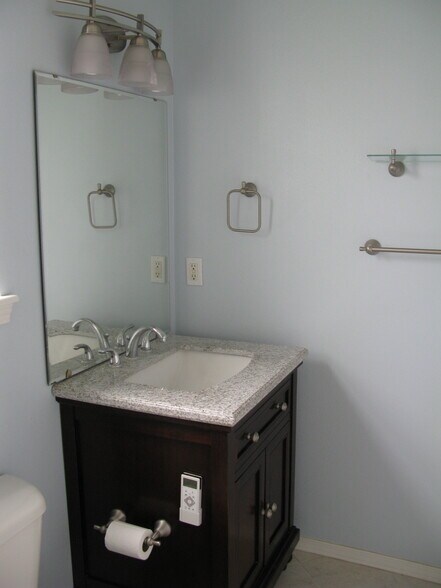 Building Photo - 2020 E Laguna Ave