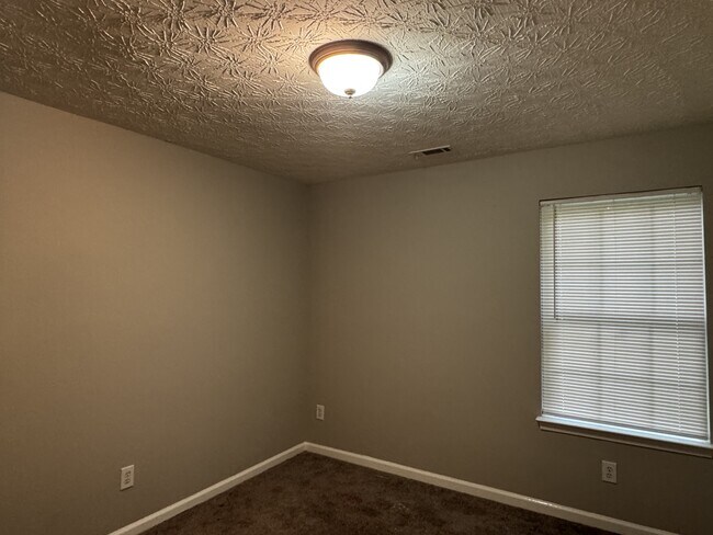 Building Photo - 265 Sunshine Trail
