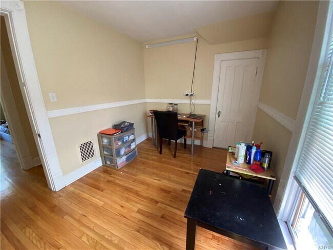 Building Photo - 208 Bassett St