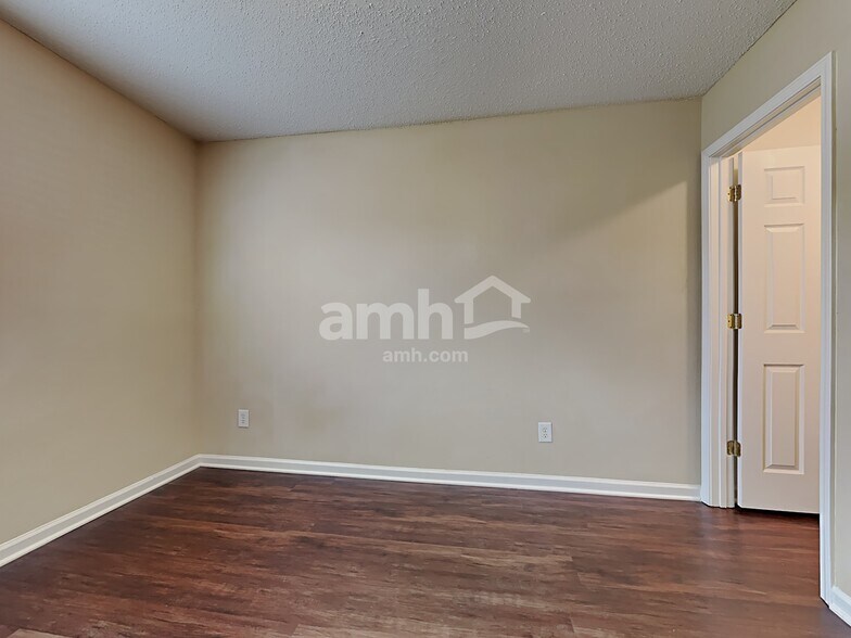 Building Photo - 3345 Wiliton Way