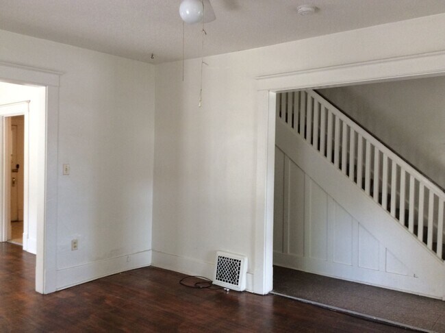 Building Photo - 228 E Bloomington St