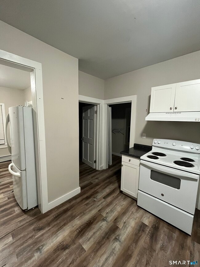 Building Photo - 26 Monroe St