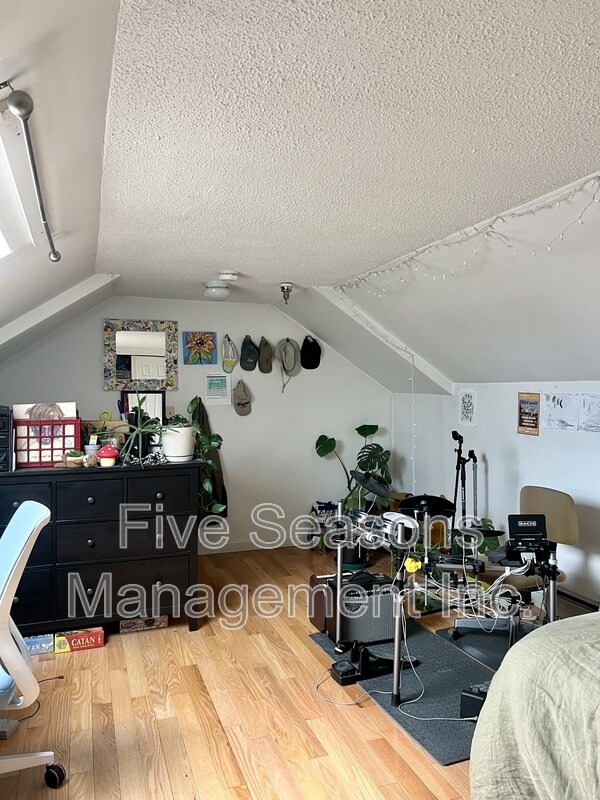 Building Photo - 115-7 North Winooski Avenue - 7