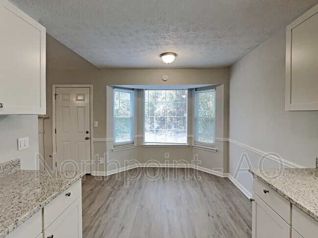 Building Photo - 972 Maple Leaf Ridge