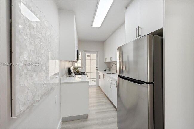 Building Photo - 2416 Flamingo Dr