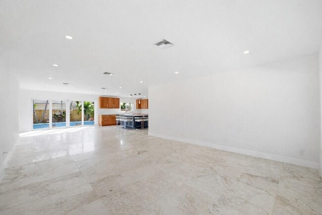 Building Photo - 1706 NE 28th Dr