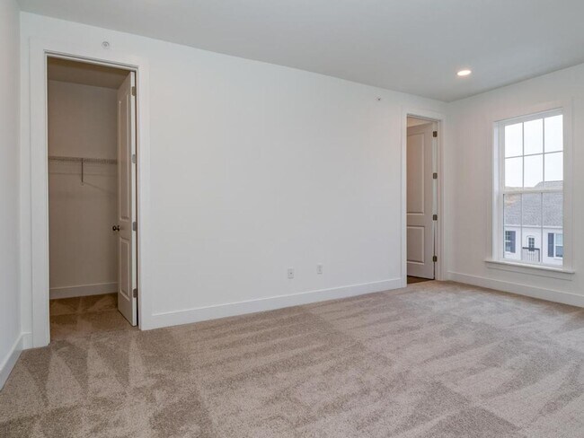 Building Photo - Luxury Townhome in the Heart of Cranberry Twp