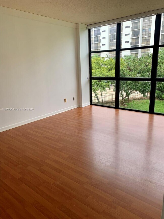 Building Photo - 16919 N Bay Rd