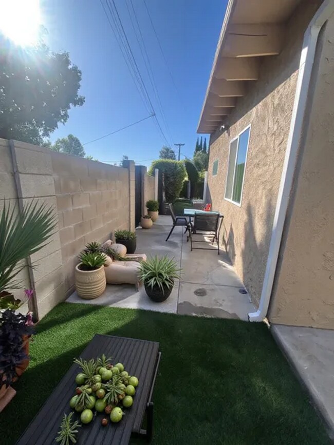 Building Photo - Beautiful, Single ADU located in Reseda! Ready for Move-In!