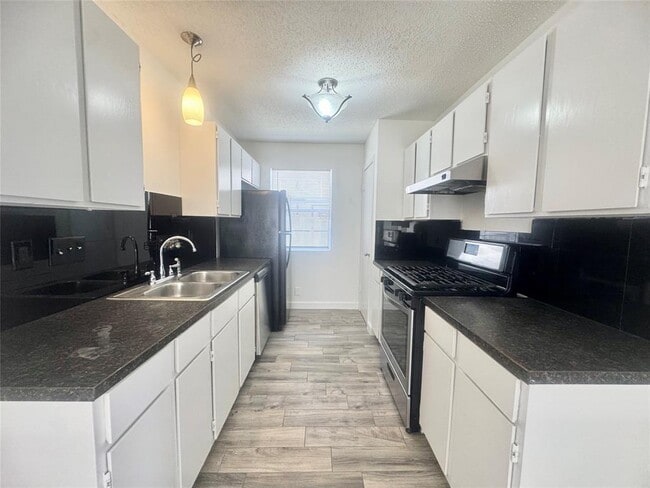Building Photo - 6900 Trendal Ln